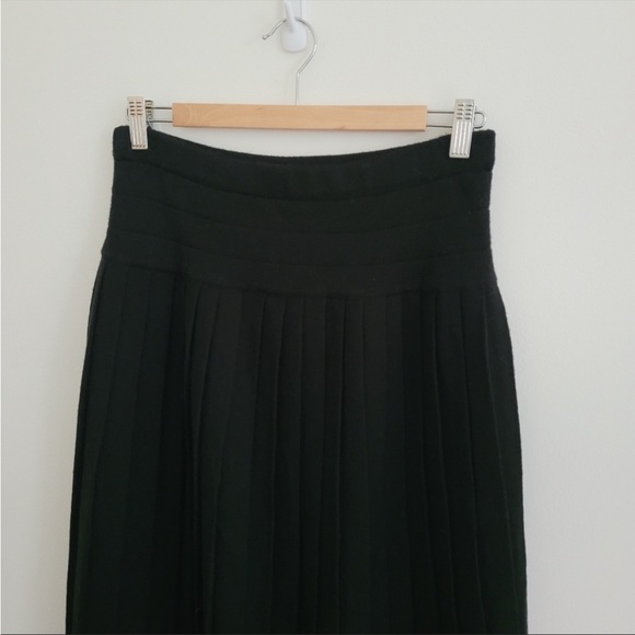 Vintage Black & Red Wool Pleated Midi Skirt - Picture 2 of 3